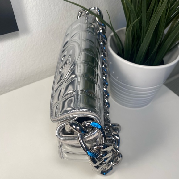 New Tory Burch Mini Fleming Soft Metallic Quilt Crescent Bag - Picture 7 of 14